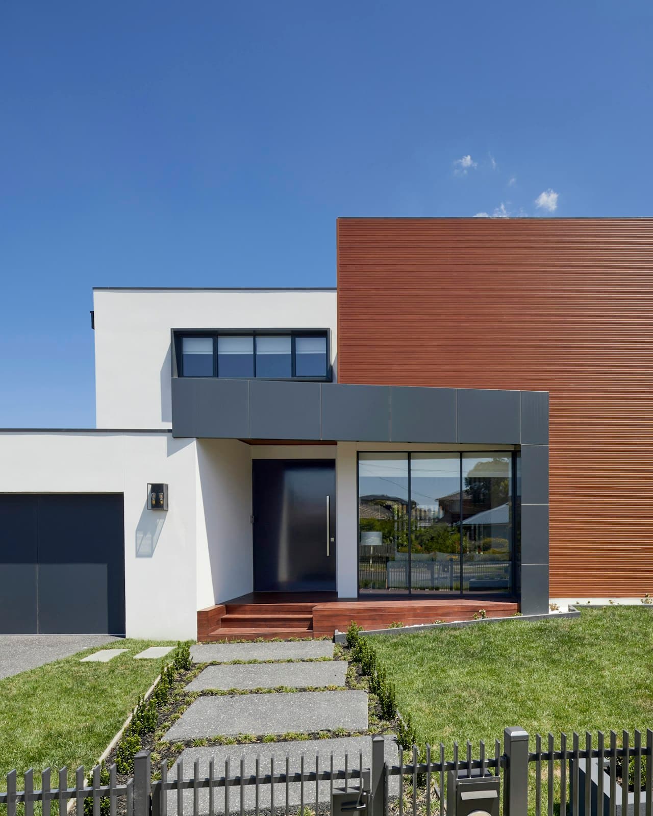 1011 Loma Vista Dr, Trousdale Estates